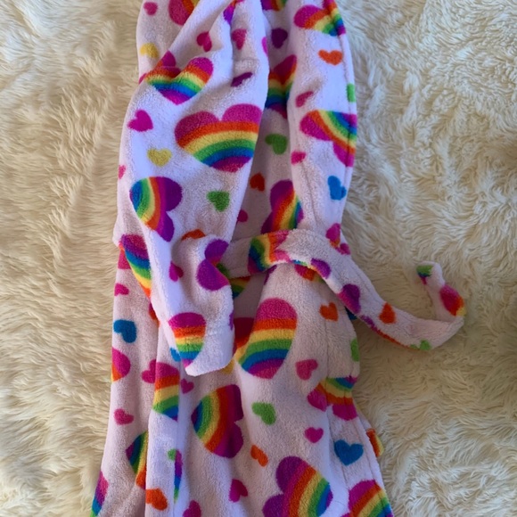 White robe with hearts. Size 4/5 - Picture 2 of 2